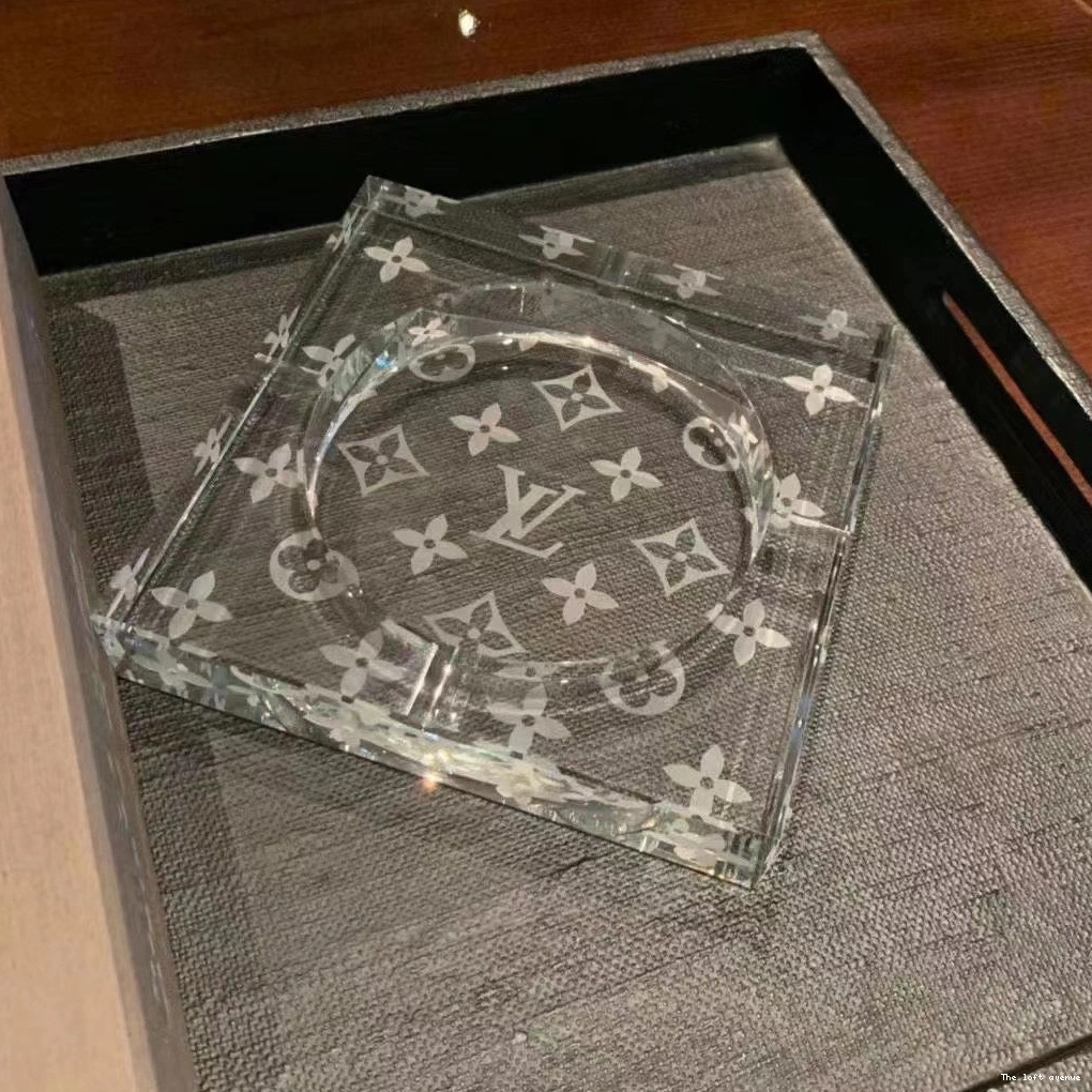 LV CUSTOM ASHTRAY 0808